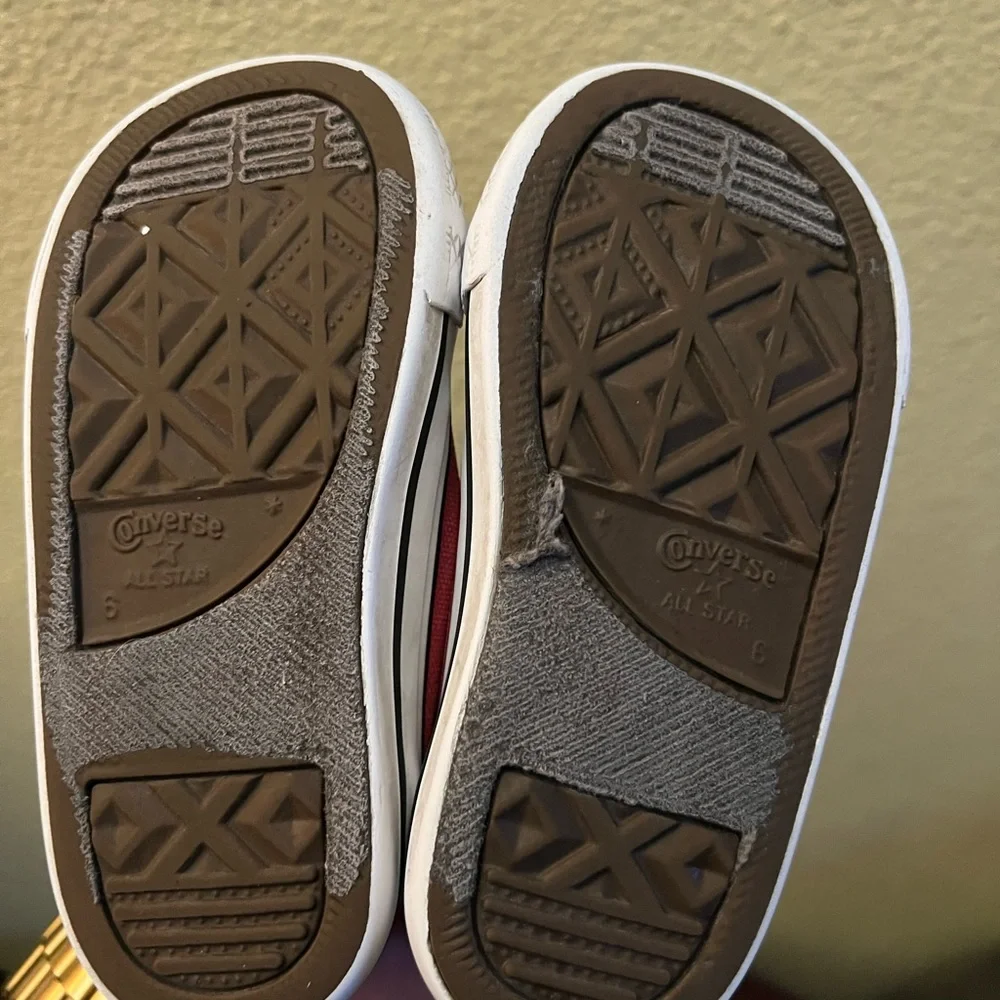 Converse size 6